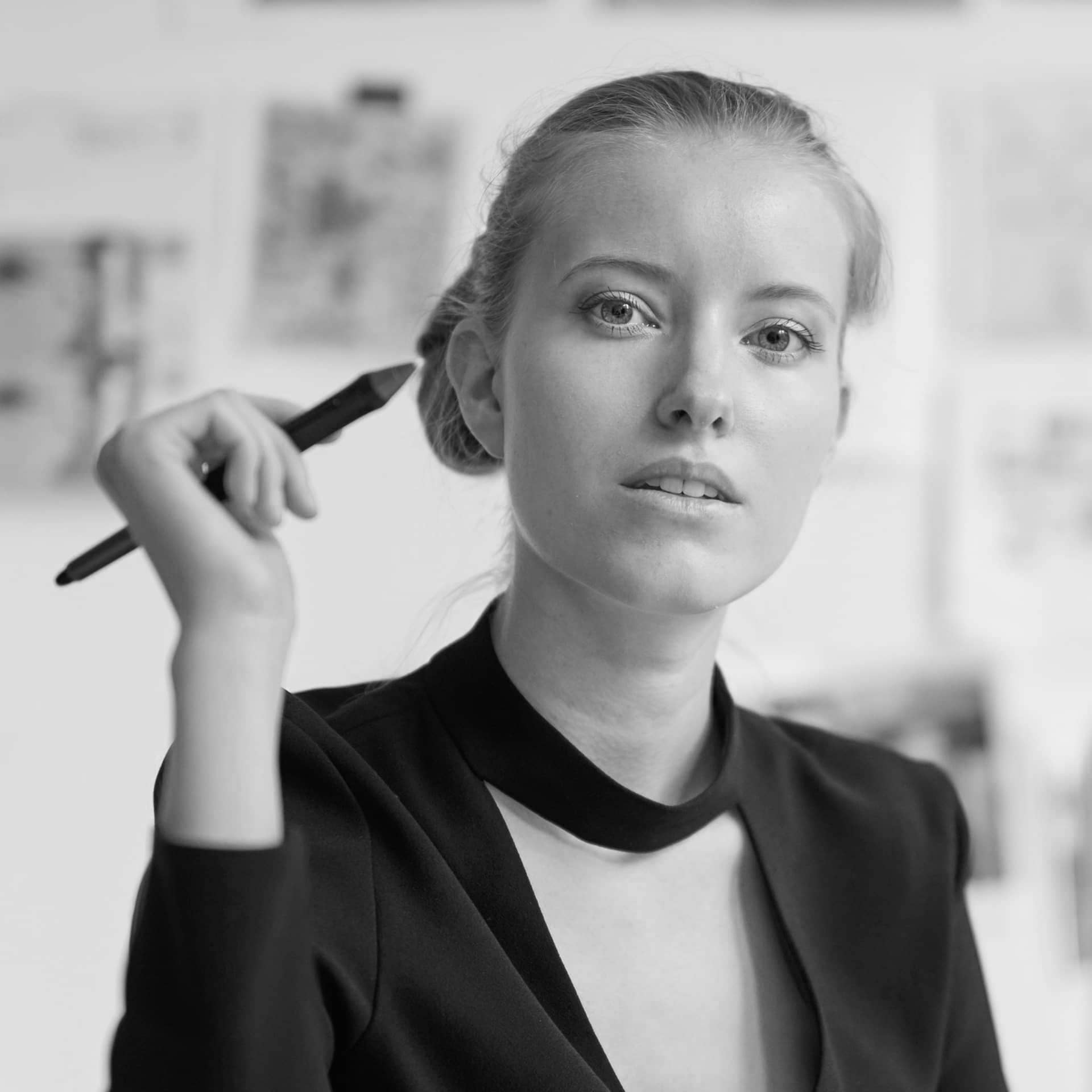 businesswoman-square-1920x1920